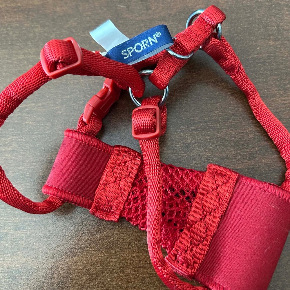 PET HARNESS, SPORN NON-PULL, MESH POLYESTER, TOP RATED, RED, METAL HARDWARE,